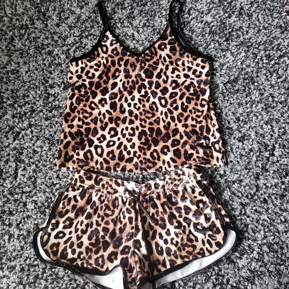 Leopard sleep set